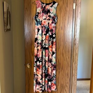 Floral maxi dress with pockets